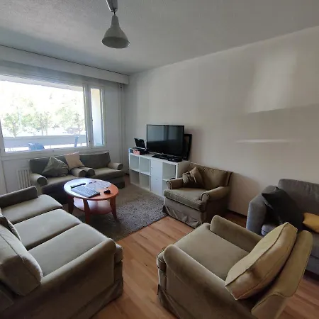 Cozy Budget W/ Balcony In Shared
